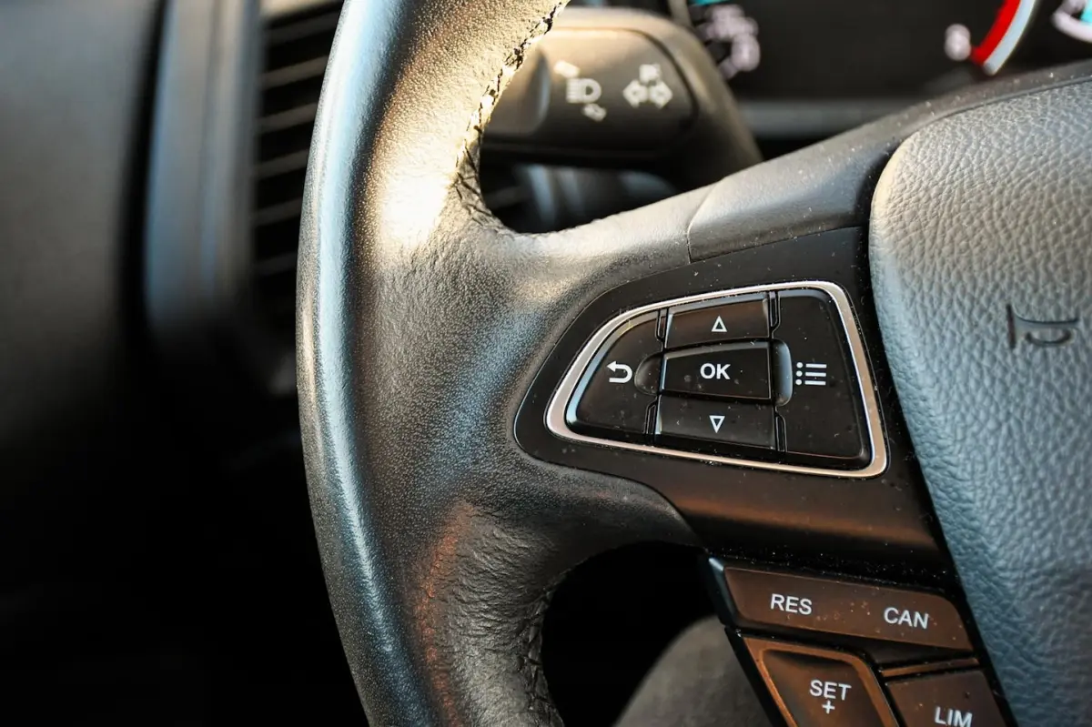 1.0 EcoBoost Titanium APPLE CARPLAY/ LEDER-STOF