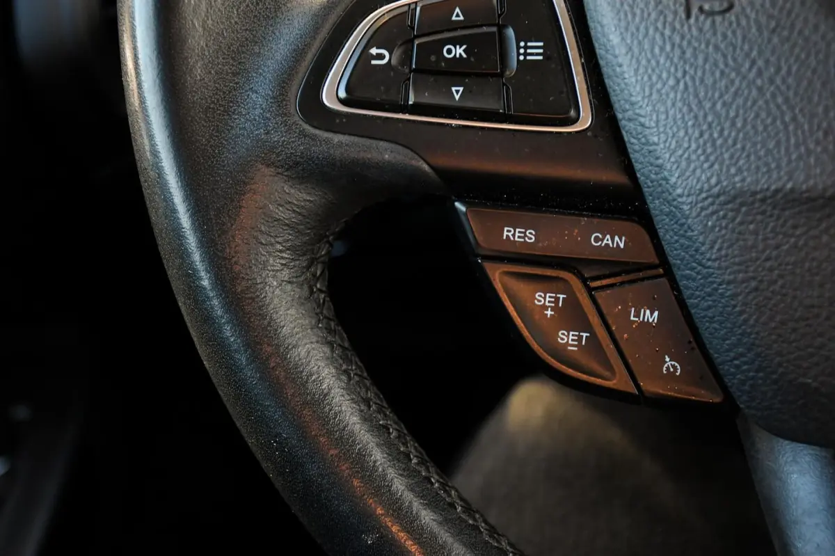 1.0 EcoBoost Titanium APPLE CARPLAY/ LEDER-STOF