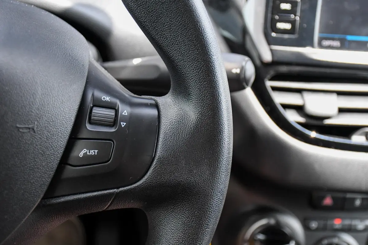 1.2 Active DAB/ APPLE-CARPLAY/ NAVI/ PDC