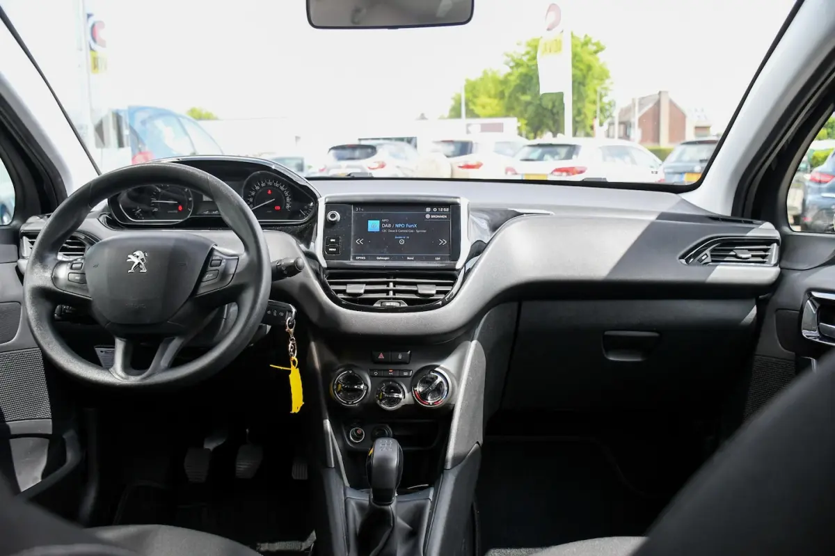 1.2 Active DAB/ APPLE-CARPLAY/ NAVI/ PDC