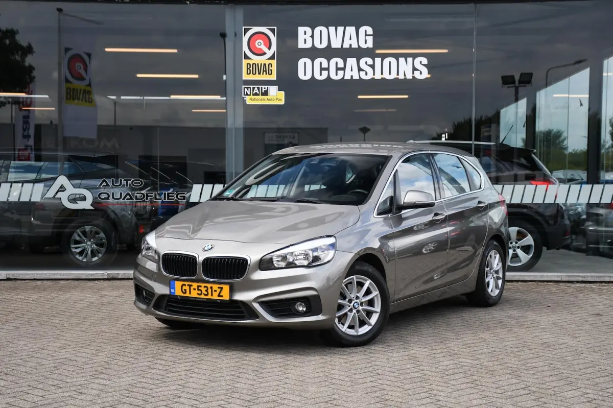 218i Essential NAVIGATIE/ CRUISE CONTROL