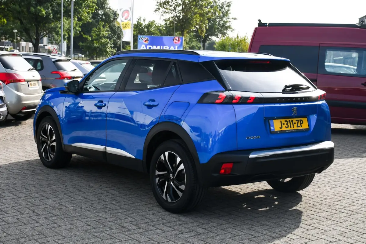 1.2 Blue Lease Allure APPLE CARPLAY/ NAVIGATIE