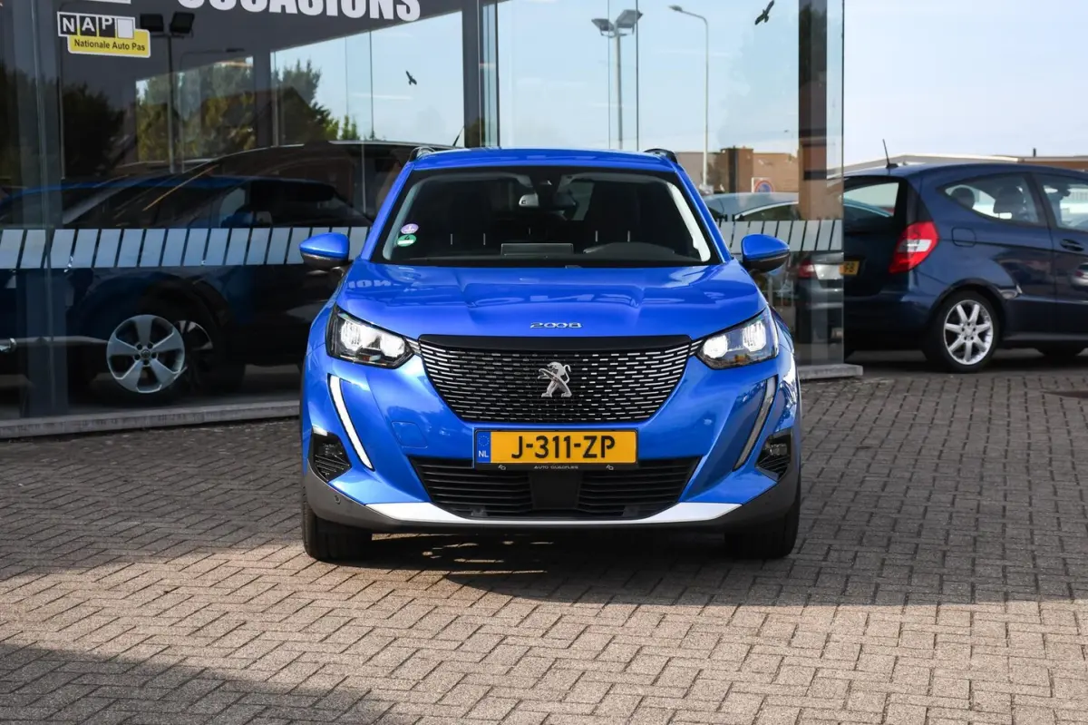 1.2 Blue Lease Allure APPLE CARPLAY/ NAVIGATIE