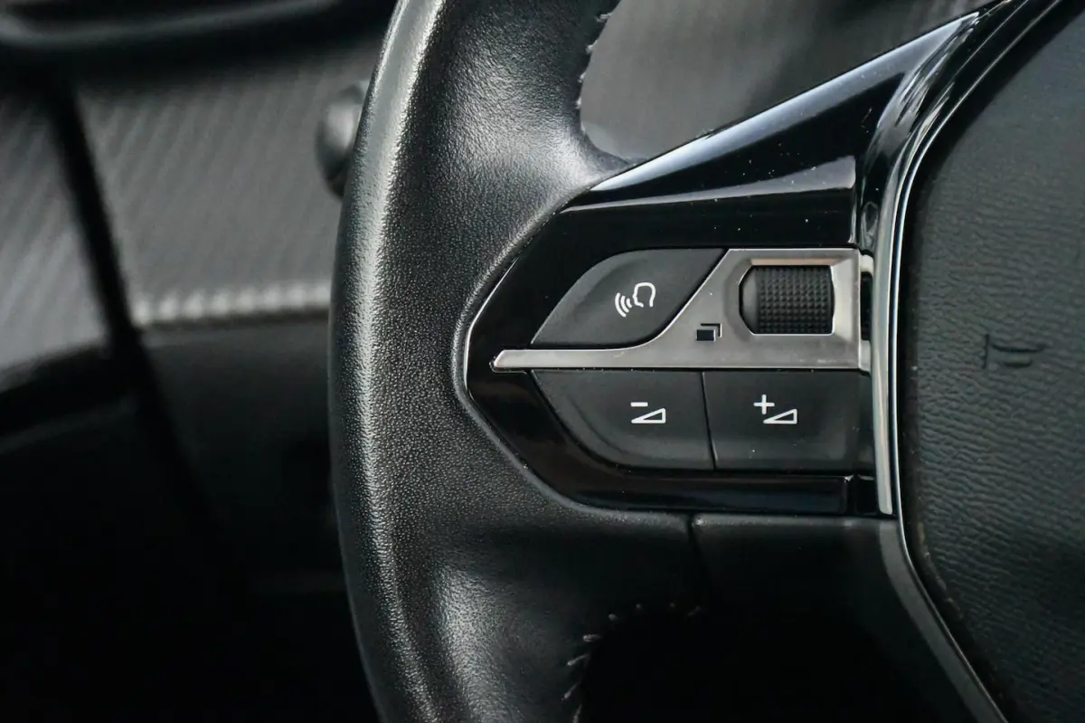 1.2 Blue Lease Allure APPLE CARPLAY/ NAVIGATIE