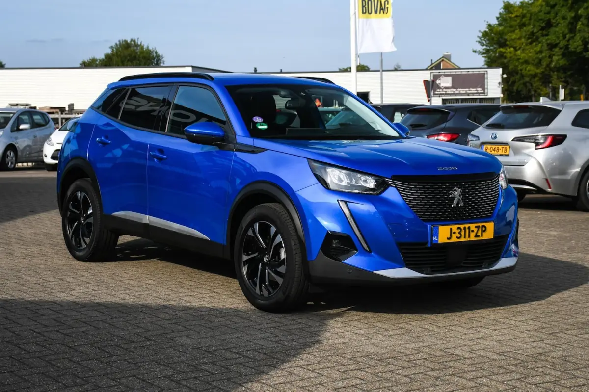 1.2 Blue Lease Allure APPLE CARPLAY/ NAVIGATIE