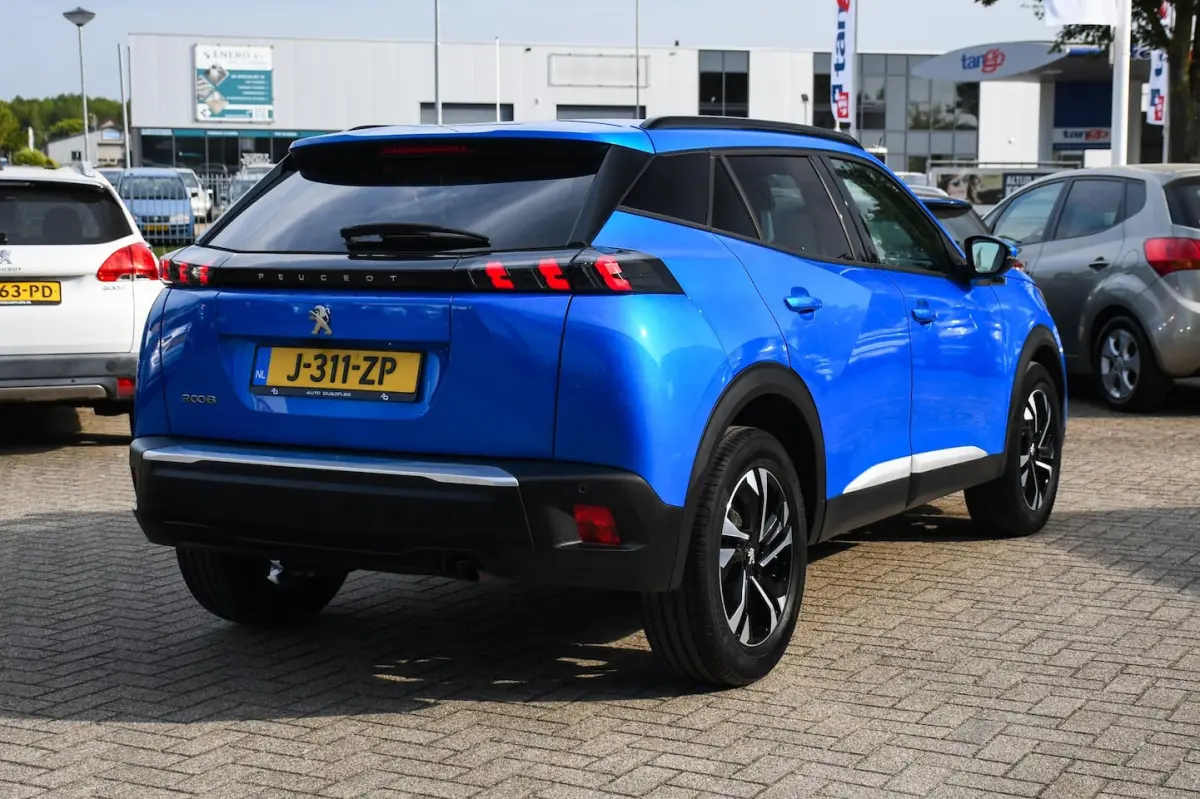1.2 Blue Lease Allure APPLE CARPLAY/ NAVIGATIE