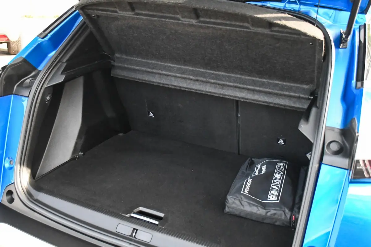 1.2 Blue Lease Allure APPLE CARPLAY/ NAVIGATIE