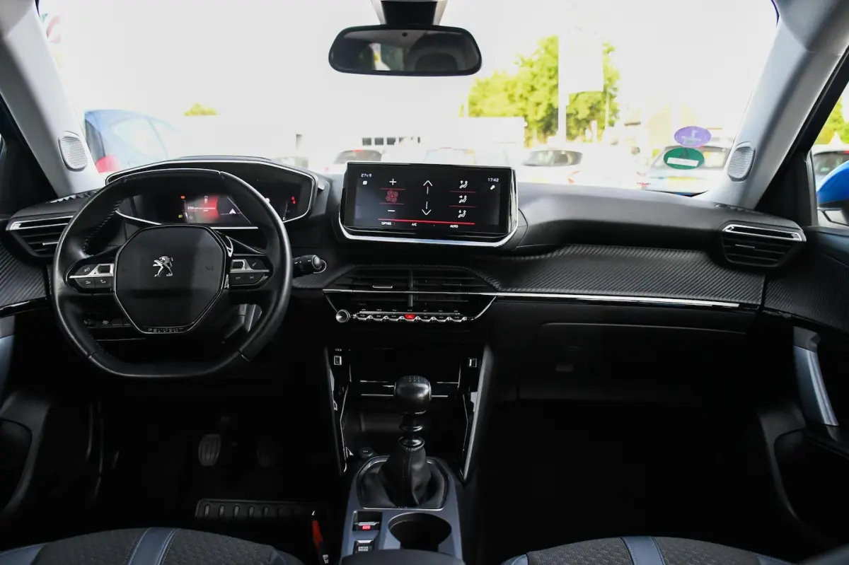 1.2 Blue Lease Allure APPLE CARPLAY/ NAVIGATIE