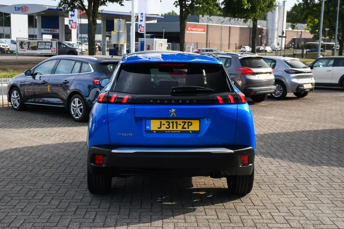 1.2 Blue Lease Allure APPLE CARPLAY/ NAVIGATIE
