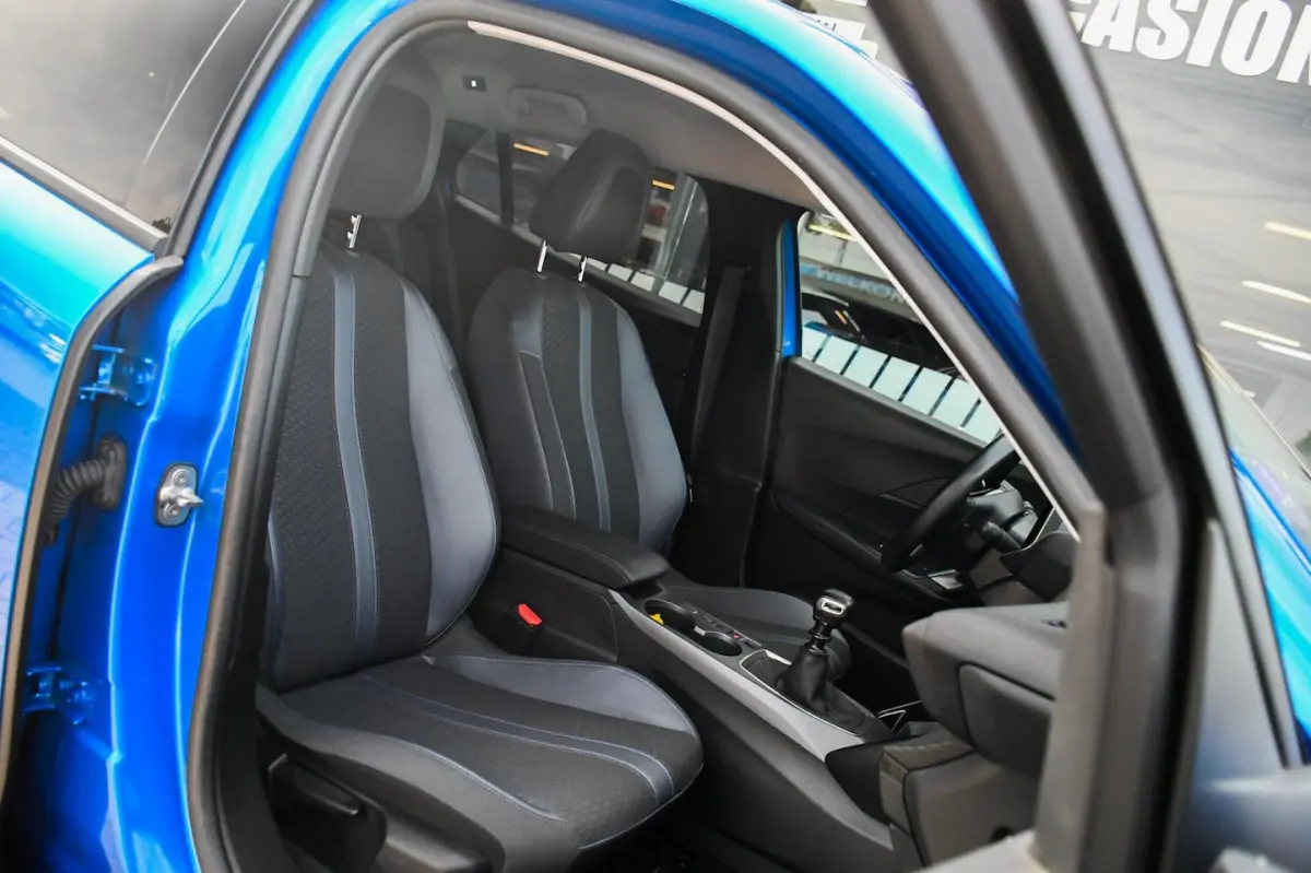 1.2 Blue Lease Allure APPLE CARPLAY/ NAVIGATIE
