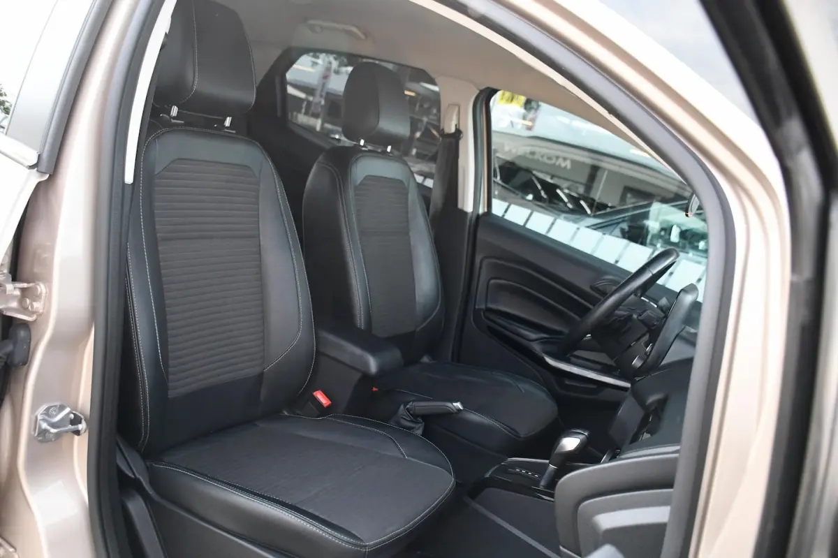 1.0 EcoBoost Titanium HALF-LEDER / TREKHAAK \ CC
