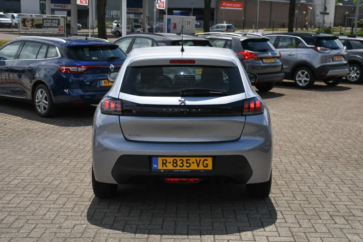 1.2 Active APPLE CARPLAY/ CRUISE CONTROL/ DAB