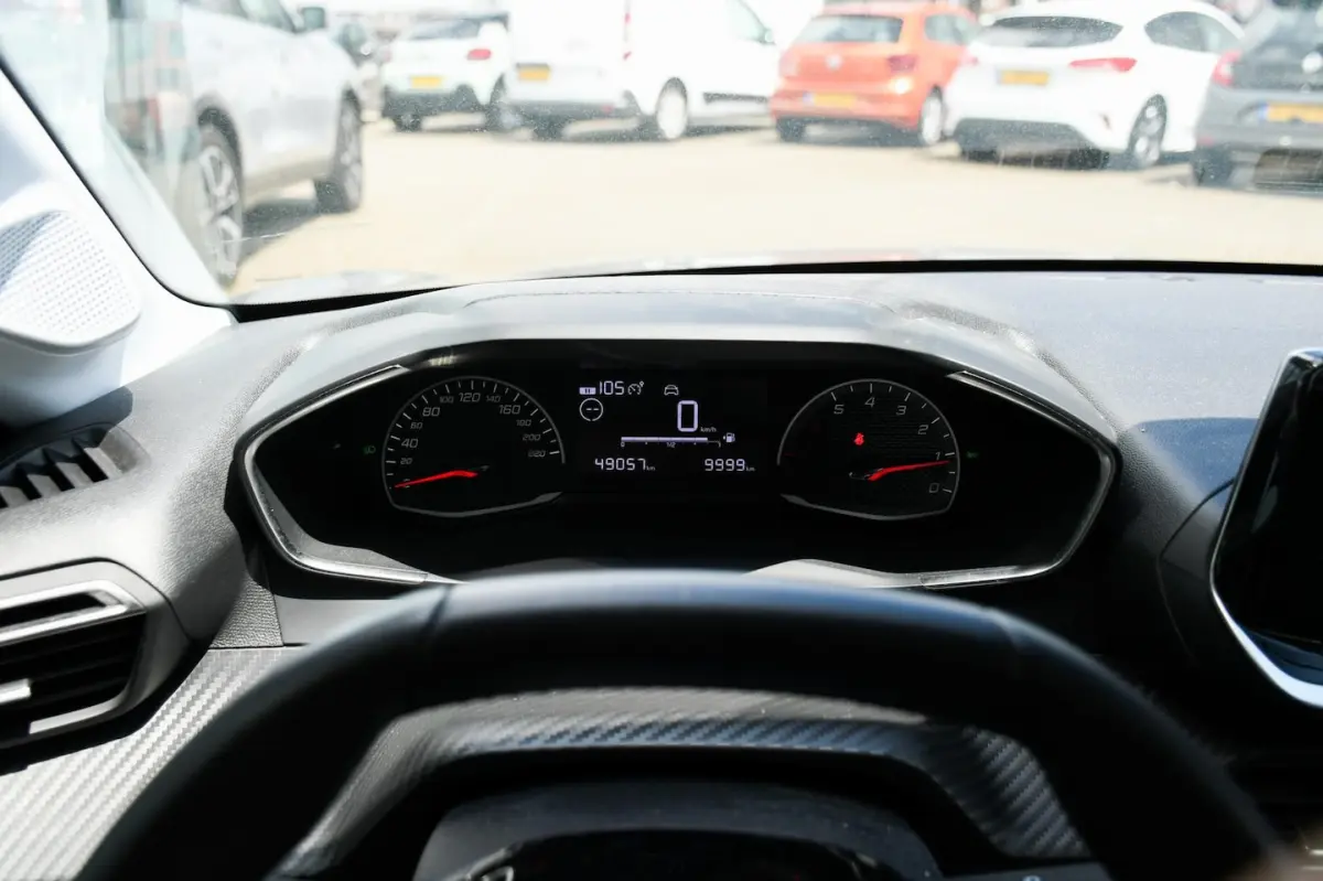 1.2 Active APPLE CARPLAY/ CRUISE CONTROL/ DAB