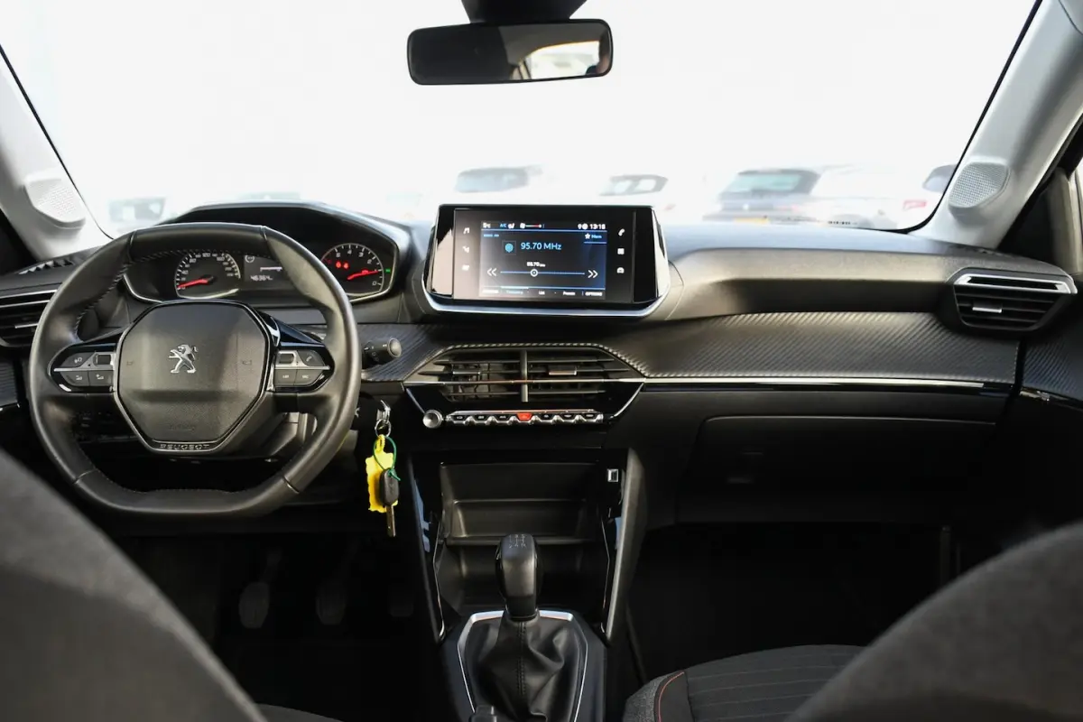 1.2 Active APPLE CARPLAY/ CRUISE CONTROL/ DAB