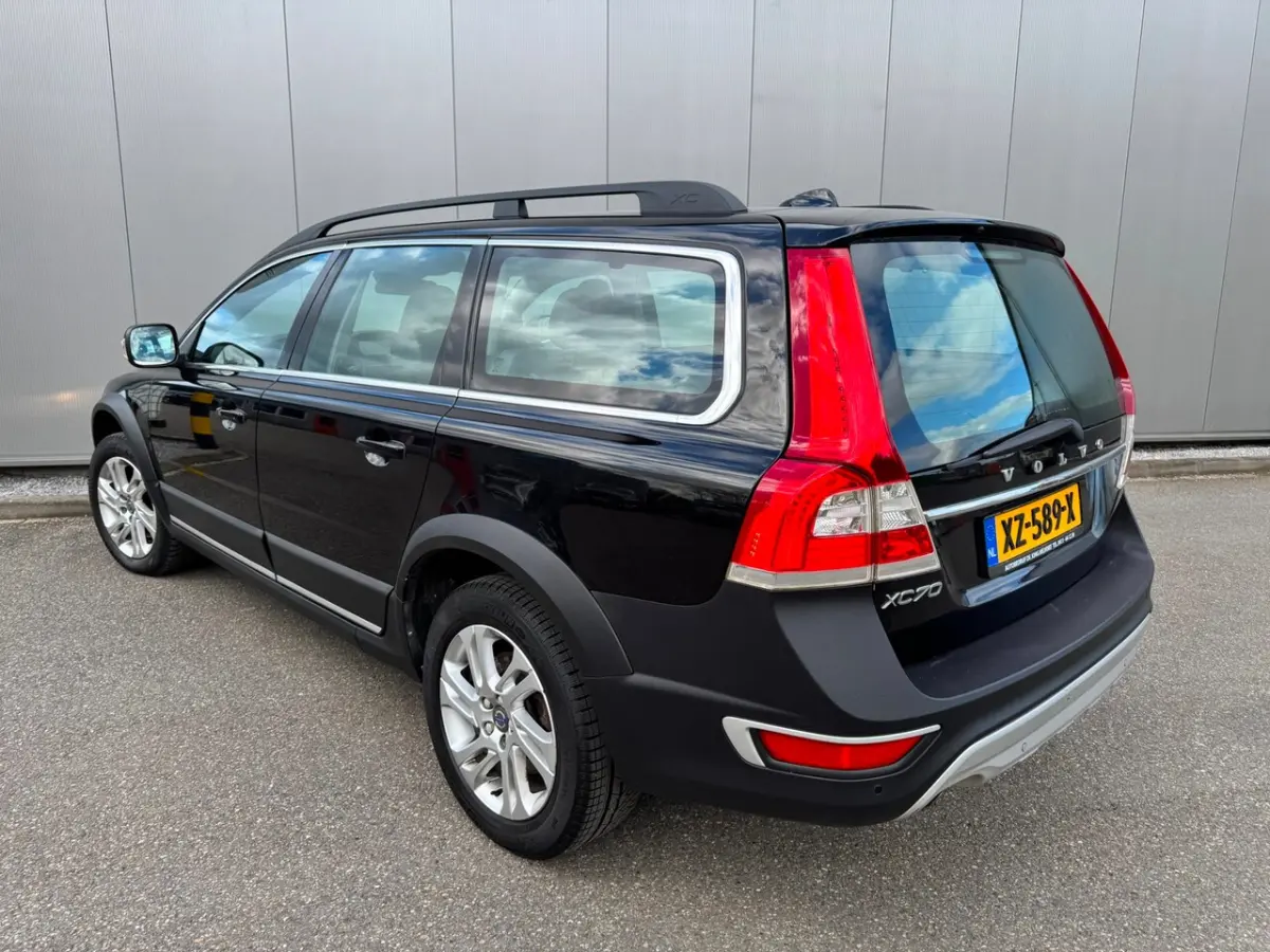 2.0 D4 FWD Dynamic Edition LEDER NAVI CLIMA