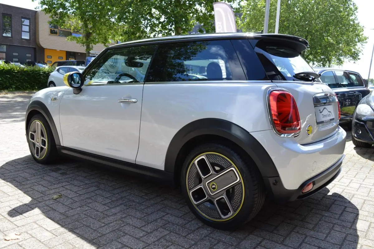 Charged 33 kWh (F56)Leder|Head up|SOH 97%