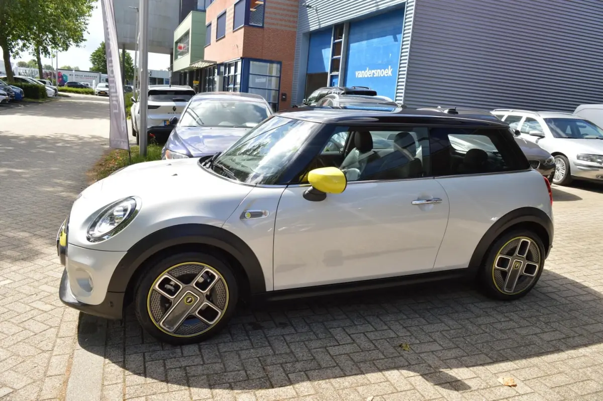 Charged 33 kWh (F56)Leder|Head up|SOH 97%
