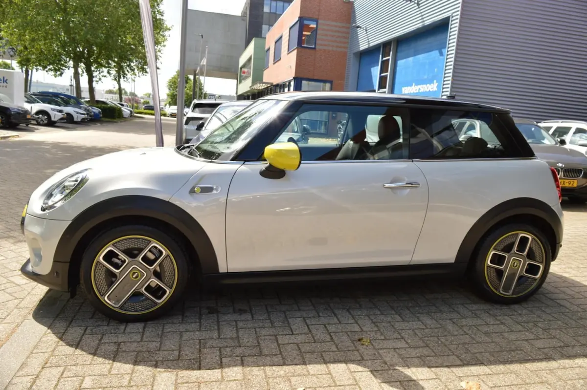 Charged 33 kWh (F56)Leder|Head up|SOH 97%