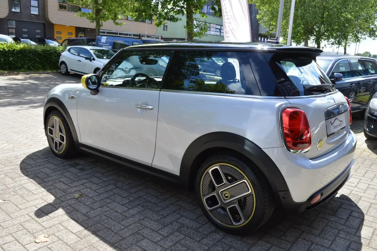 Charged 33 kWh (F56)Leder|Head up|SOH 97%