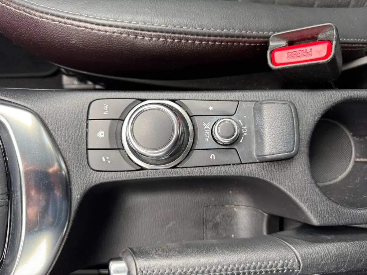 2 1.5 Skyactiv-G GT-Luxury / airco / cruise.control / navigatie / lmv / pdc / camera / led