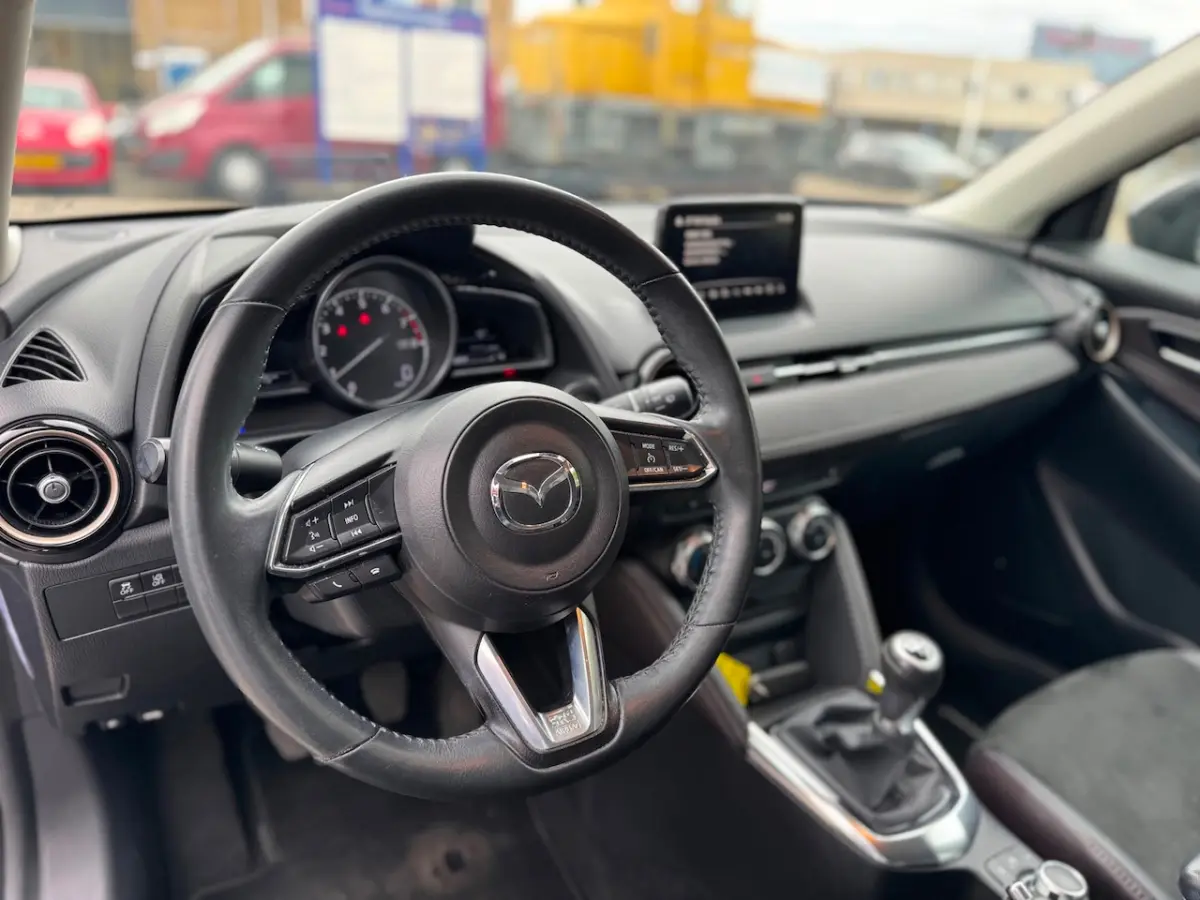 2 1.5 Skyactiv-G GT-Luxury / airco / cruise.control / navigatie / lmv / pdc / camera / led