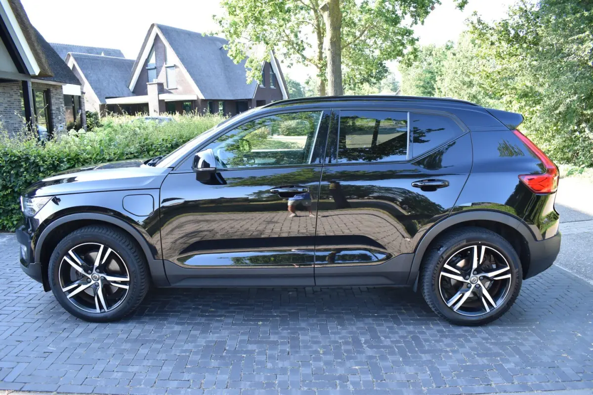 1.5 T5 Recharge Inscr. Dark, ACC, TREKH, 19'' NIEUW