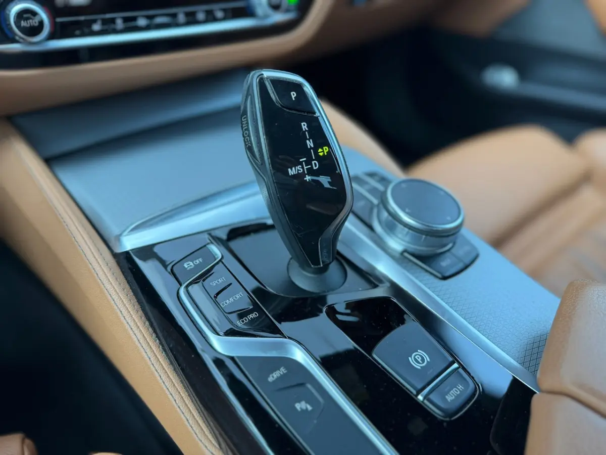 530e iPerformance M-sport High Executive H&K Hud Dealer onderhouden