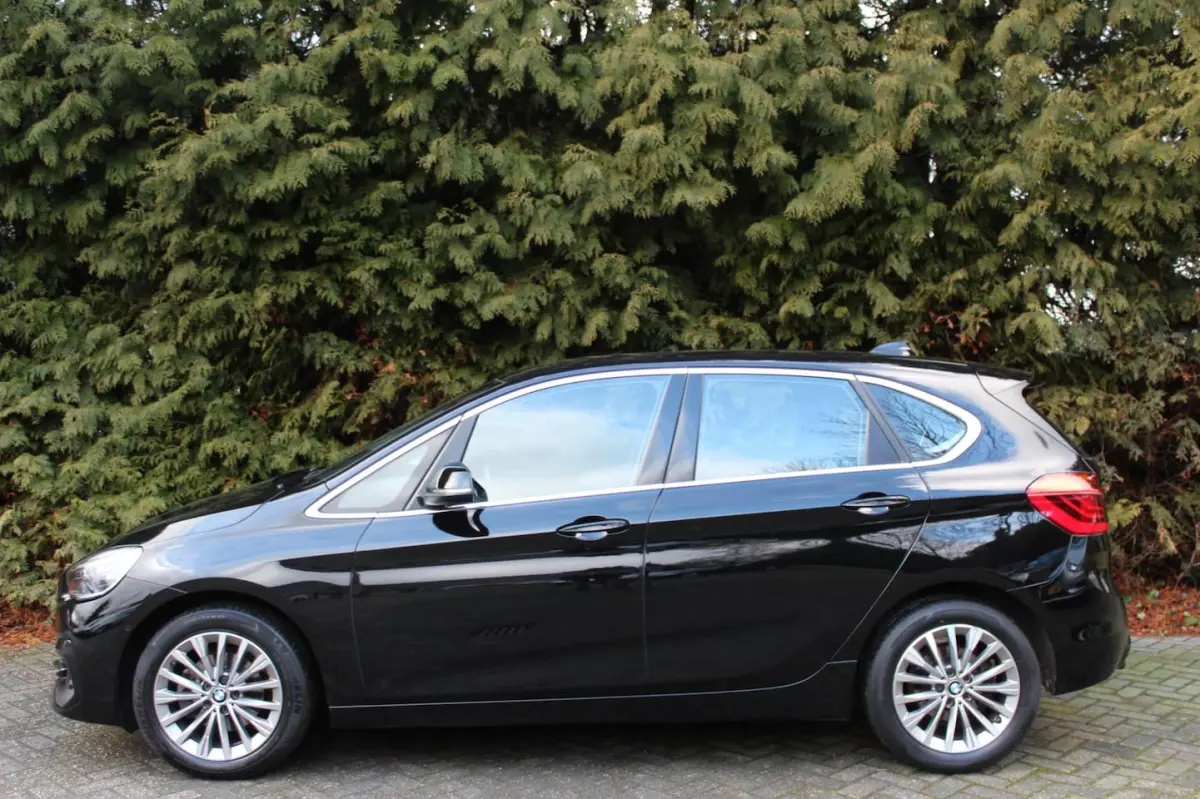 218i Executive Edition 136PK | Parkeercamera | HUD | Lederen bekleding | Climate Control