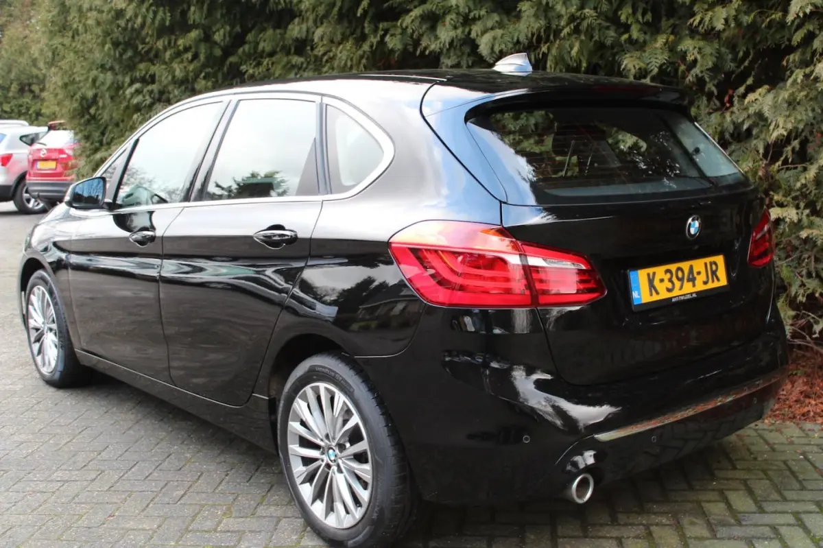 218i Executive Edition 136PK | Parkeercamera | HUD | Lederen bekleding | Climate Control