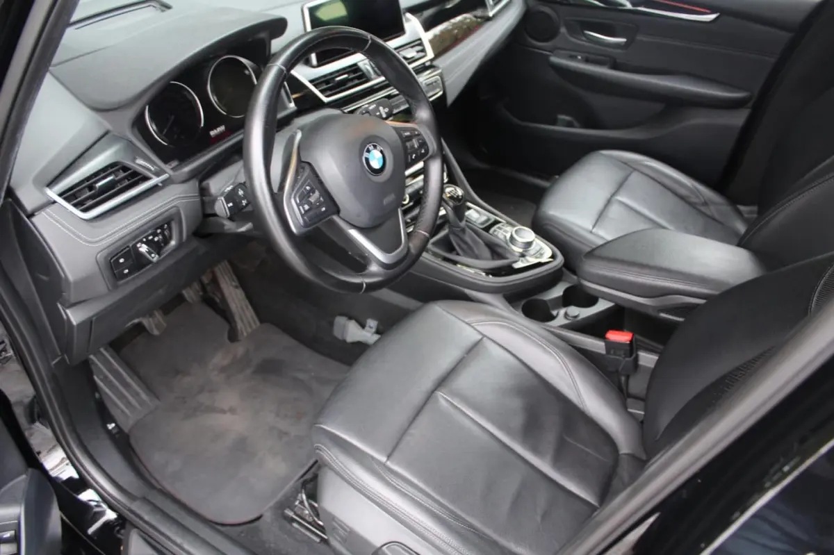 218i Executive Edition 136PK | Parkeercamera | HUD | Lederen bekleding | Climate Control