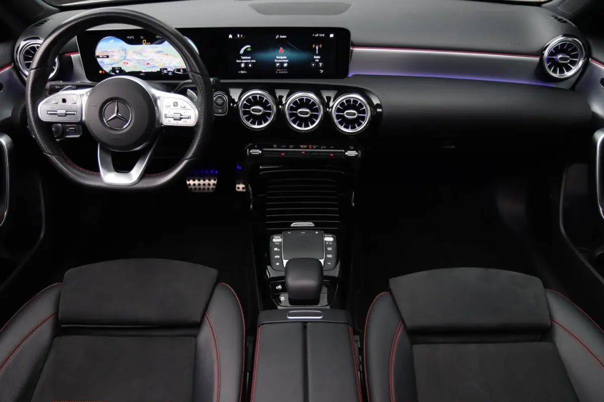 AMG 35 4MATIC / PANO / CAMERA / DODEHOEK / CARPLAY / STOELVERW