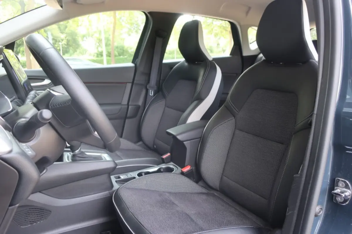 1.6 E-Tech PHEV, Stoelverwarming, Camera, PDC voor+achter etc
