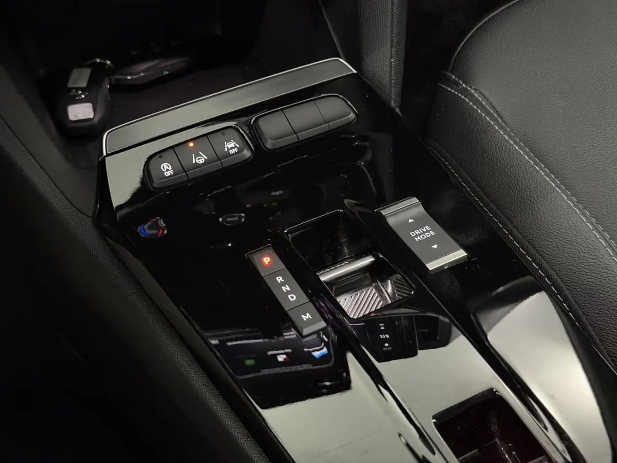 1.2 Turbo Ultimate Camera, Apple carplay, Keyless start, Memory stoelen, Virtual desk, Cru