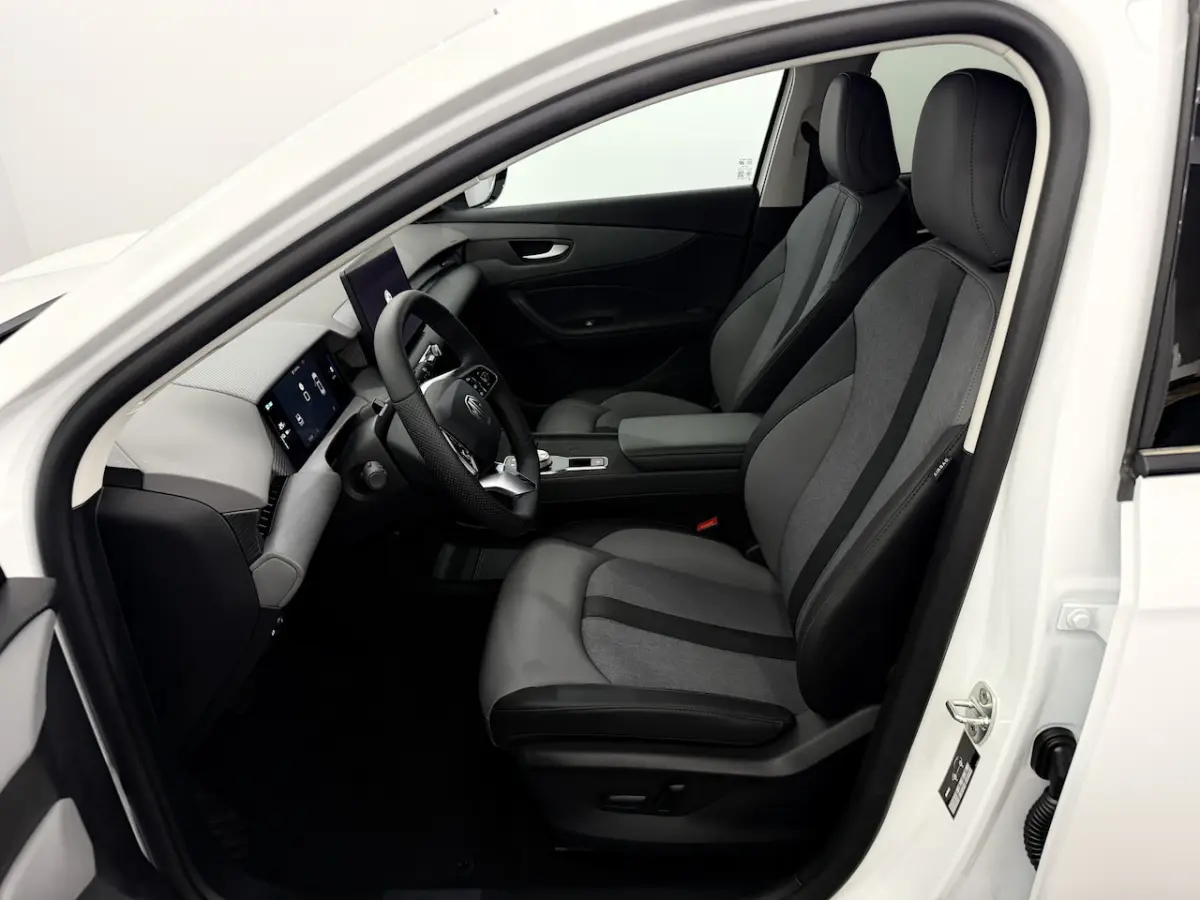 Luxury 64 kWh 360 Camera, Navi, Rijstrook correctie, Stoelverwarming, Elektrische achterkl