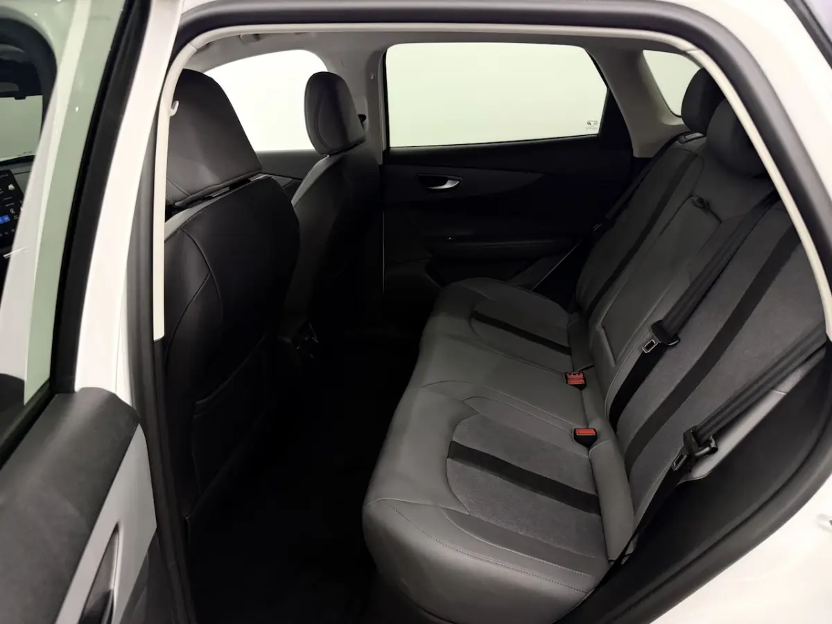 Luxury 64 kWh 360 Camera, Navi, Rijstrook correctie, Stoelverwarming, Elektrische achterkl
