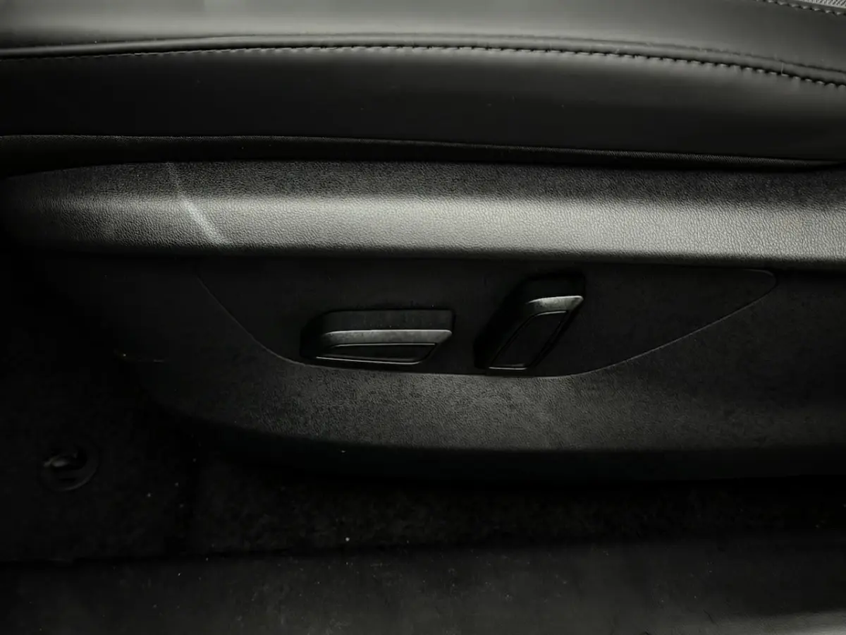 Luxury 64 kWh 360 Camera, Navi, Rijstrook correctie, Stoelverwarming, Elektrische achterkl