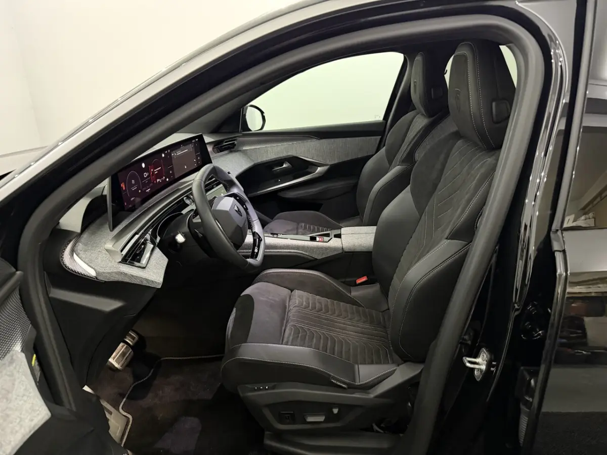1.2 Hybrid 145 GT 360 Camera, Navi, Half leder/Alcantara, Memory stoelen, Stoelverwarming,