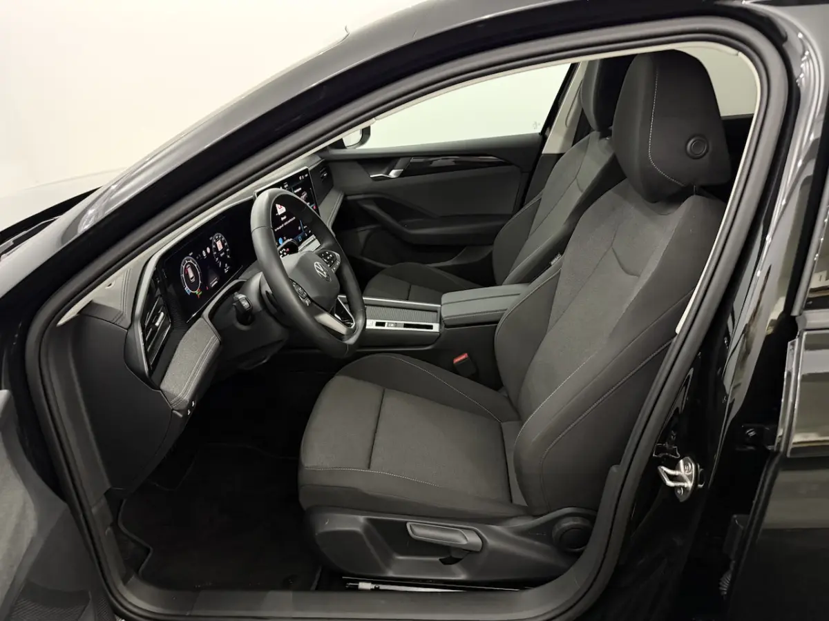 1.5 Hybrid Business Camera, Navi, Stoelverwarming, Cruise control, Keyless start, Virtual