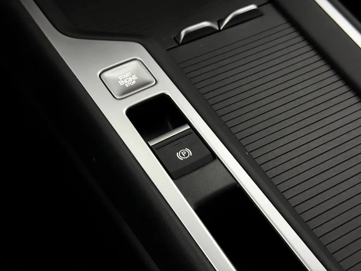 1.5 Hybrid Business Camera, Navi, Stoelverwarming, Cruise control, Keyless start, Virtual