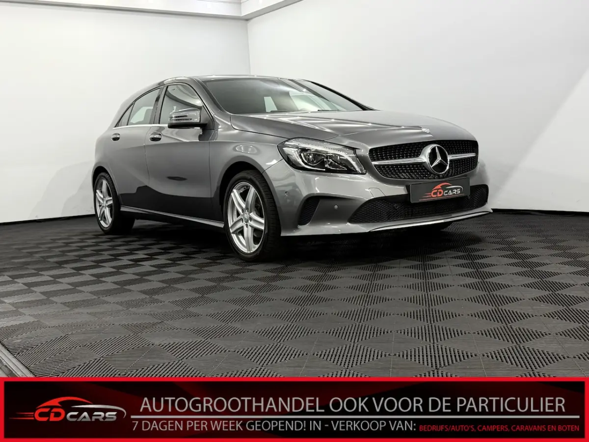 180 d Ambition Camera, Half leder, Navi, Cruise control, Stoelverwarming, Lichtmetalen vel