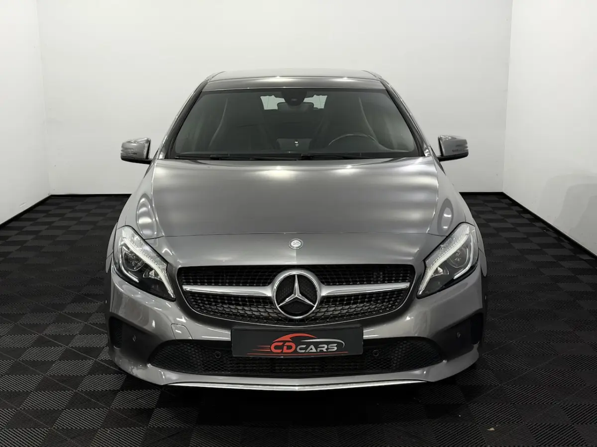180 d Ambition Camera, Half leder, Navi, Cruise control, Stoelverwarming, Lichtmetalen vel