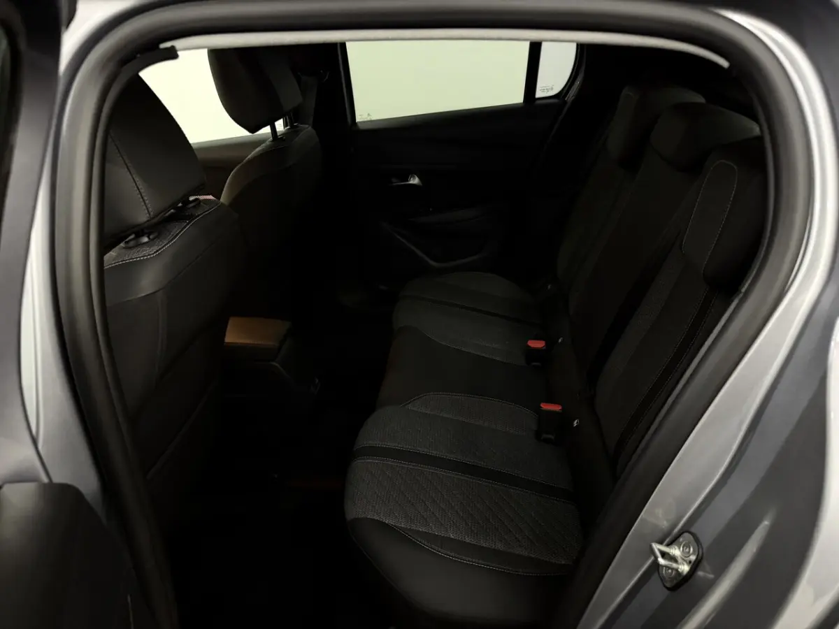 1.2 PureTech 100 GT Parkeersensoren, Apple carplay, Virtual desk, Cruise control, Lichtmet