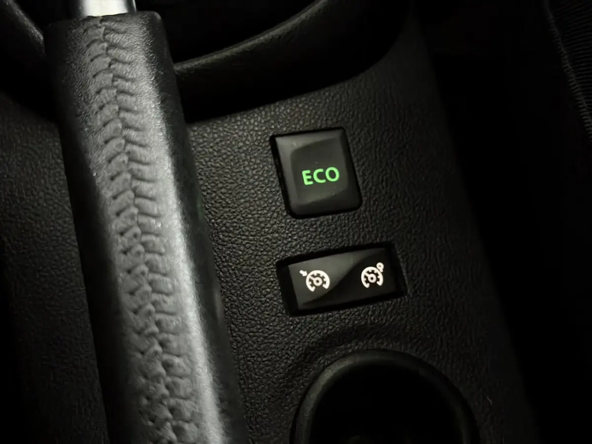 1.3 TCe Intens Camera, Navi, Cruise control, Keyless start, A start stop, Lichtmetalen vel