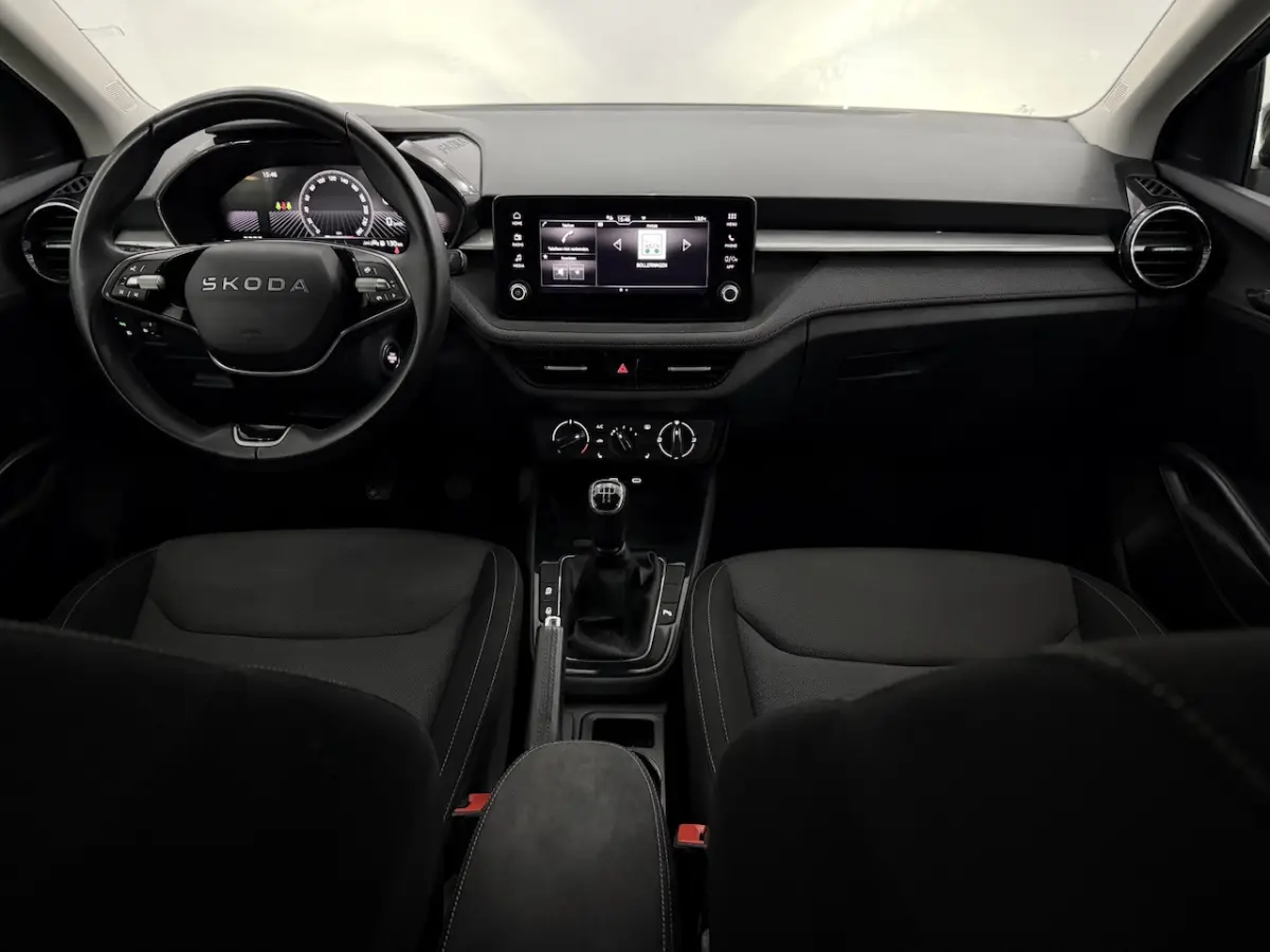 1.0 TSI Business Edition Camera, Apple carplay, Keyless start, Virtual desk, Airco, Stoelv