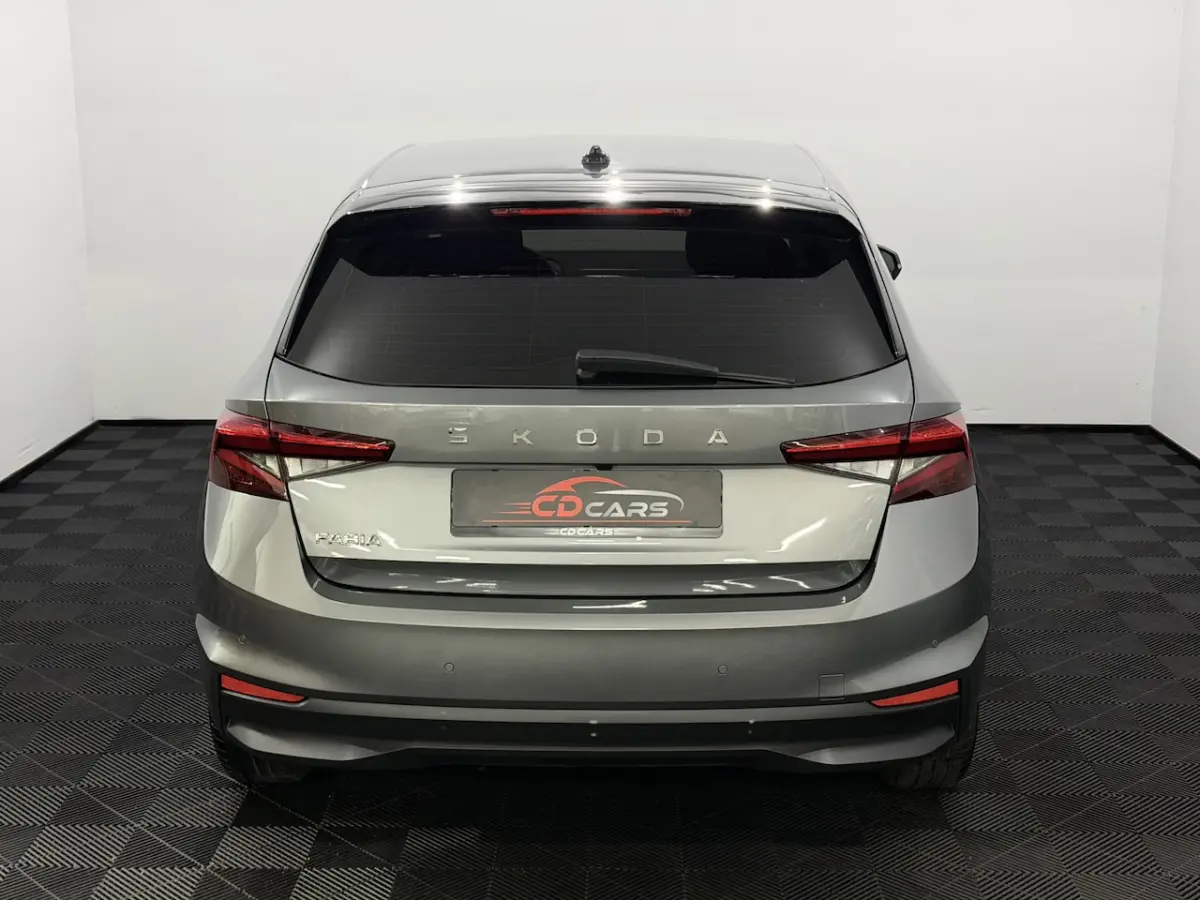1.0 TSI Business Edition Camera, Apple carplay, Keyless start, Virtual desk, Airco, Stoelv