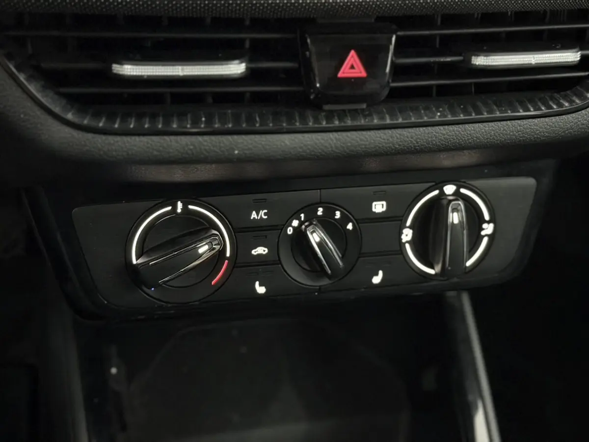 1.0 TSI Business Edition Camera, Apple carplay, Keyless start, Virtual desk, Airco, Stoelv