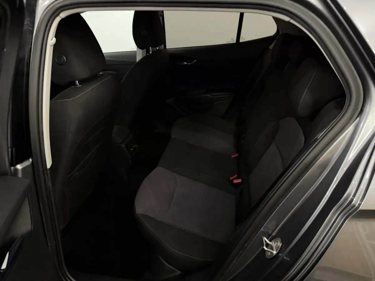 1.0 TSI Business Edition Camera, Apple carplay, Keyless start, Virtual desk, Airco, Stoelv