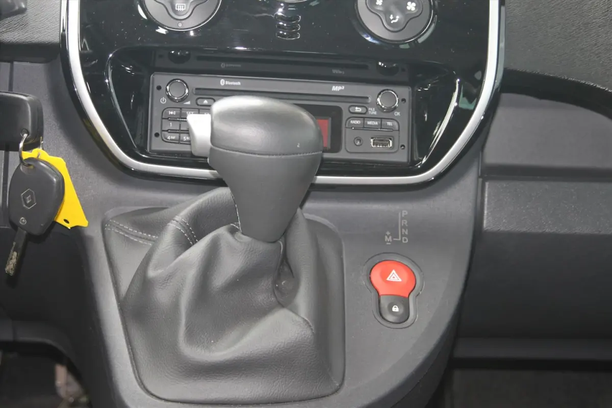 115PK-LIMITED-AUTOM-61DKM-CLIMA-CRUISE-LMV-