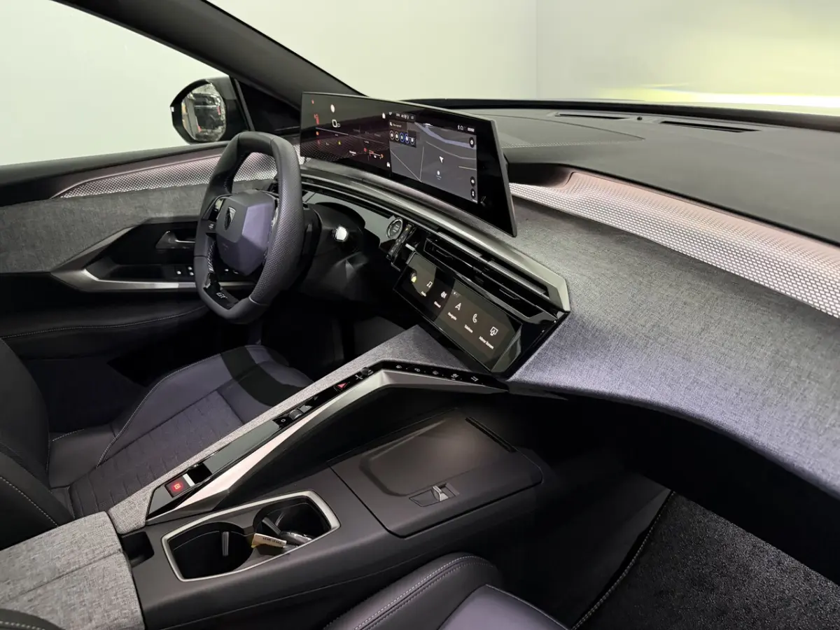 1.2 Hybrid 145 GT 7P Camera, Half leder, Navi, Apple carplay, Winterpakket, Rijstrook corr
