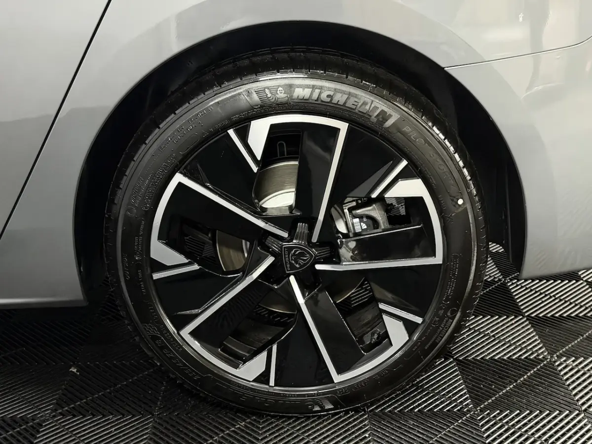 1.6 HYbrid 225 Allure Pack Plug-in 360 Camera, Half leder, Navi, Keyless start, Cruise con